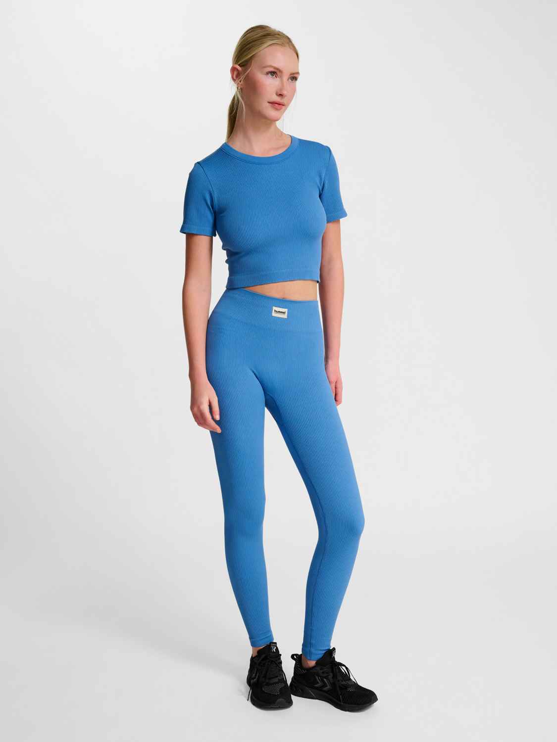 hmlPULSE SEAMLESS RIB W T-SHIRT S/S RIVERSIDE