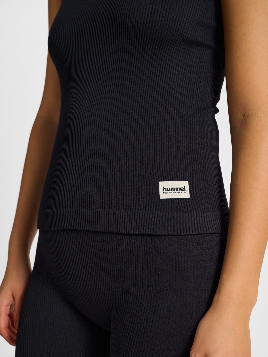 hmlPULSE SEAMLESS RIB W TANK TOP BLACK