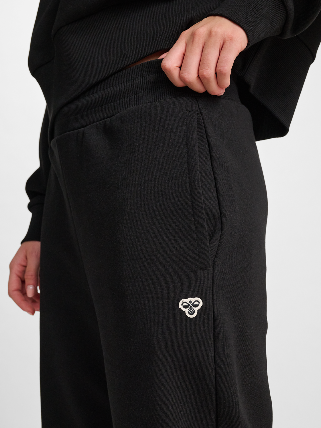 hmlLOOSE W SWEATPANTS BEE BLACK