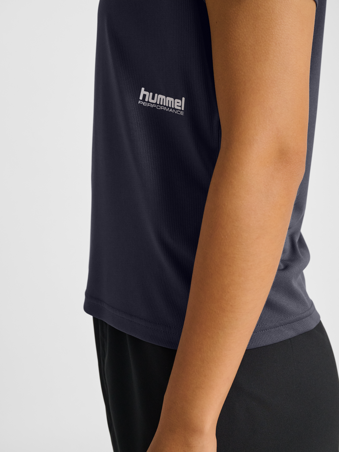 hmlPULSE WORKOUT W T-SHIRT S/S EBONY