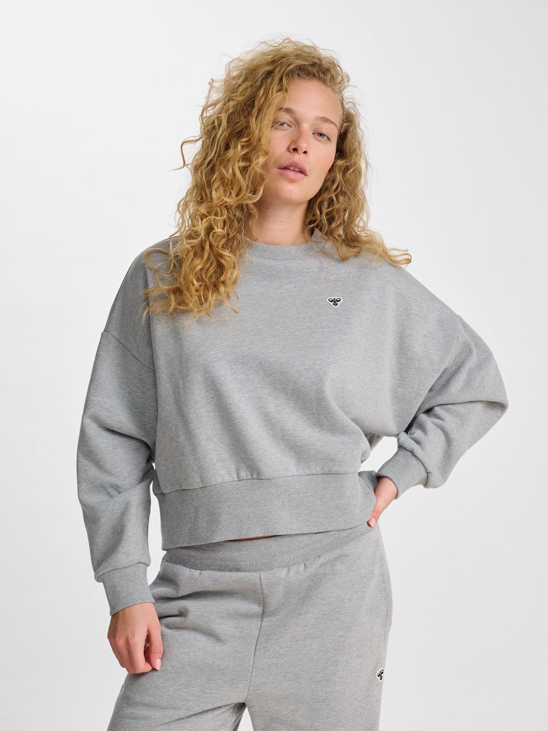 hmlBOXY W CREWNECK BEE GREY MELANGE